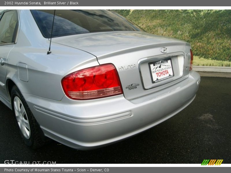 Brilliant Silver / Black 2002 Hyundai Sonata