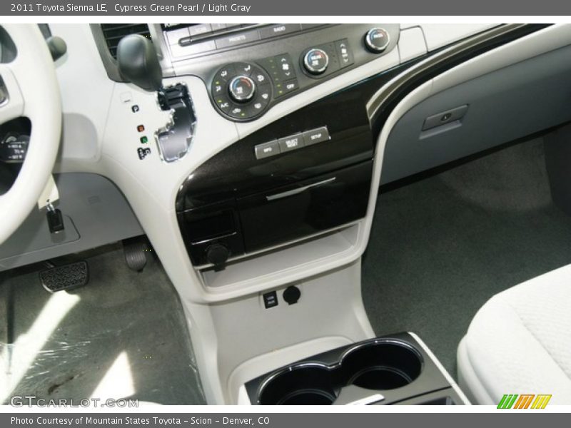 Cypress Green Pearl / Light Gray 2011 Toyota Sienna LE