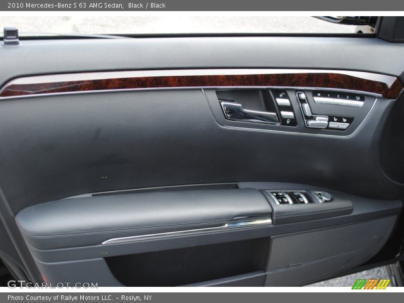Door Panel of 2010 S 63 AMG Sedan