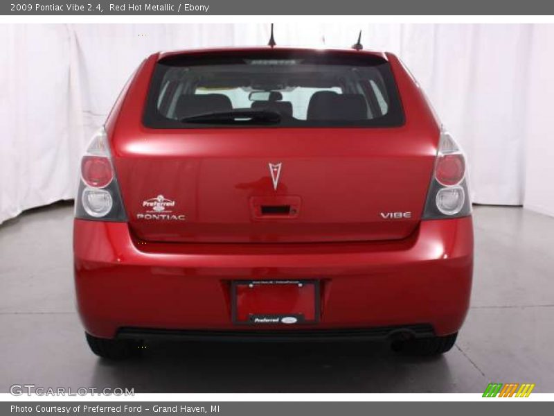 Red Hot Metallic / Ebony 2009 Pontiac Vibe 2.4