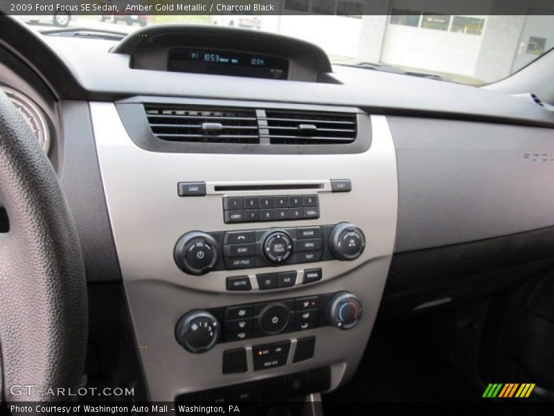 Controls of 2009 Focus SE Sedan