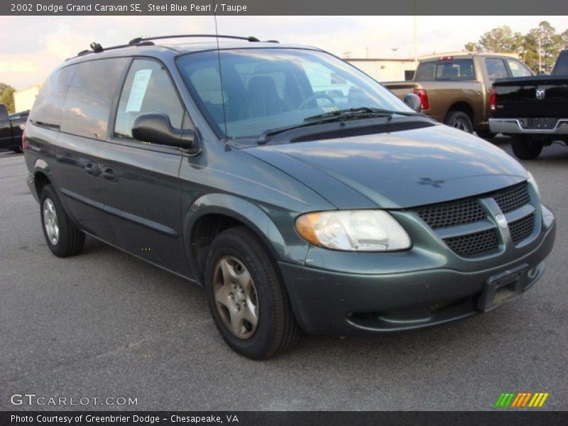 Front 3/4 View of 2002 Grand Caravan SE