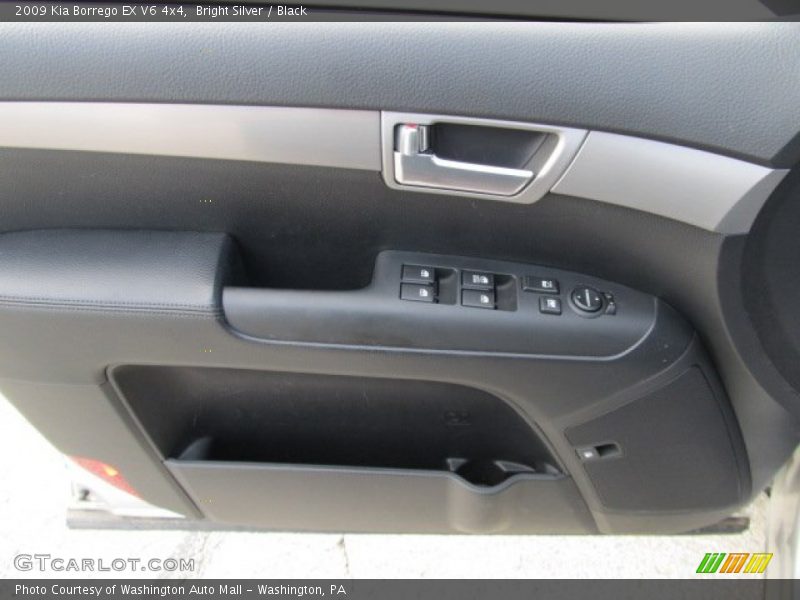 Bright Silver / Black 2009 Kia Borrego EX V6 4x4