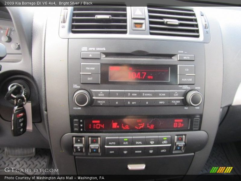 Bright Silver / Black 2009 Kia Borrego EX V6 4x4