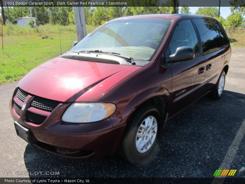Front 3/4 View of 2001 Caravan Sport
