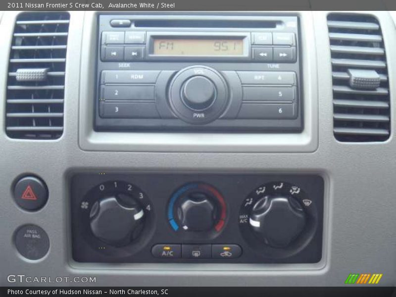 Avalanche White / Steel 2011 Nissan Frontier S Crew Cab