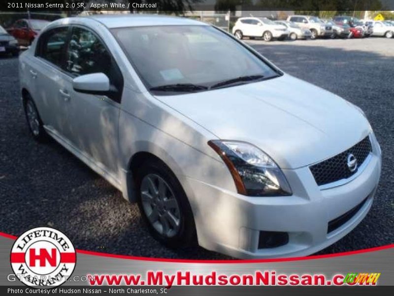 Aspen White / Charcoal 2011 Nissan Sentra 2.0 SR