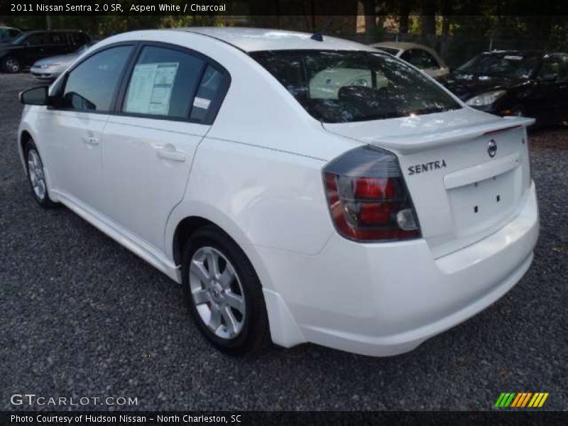 Aspen White / Charcoal 2011 Nissan Sentra 2.0 SR