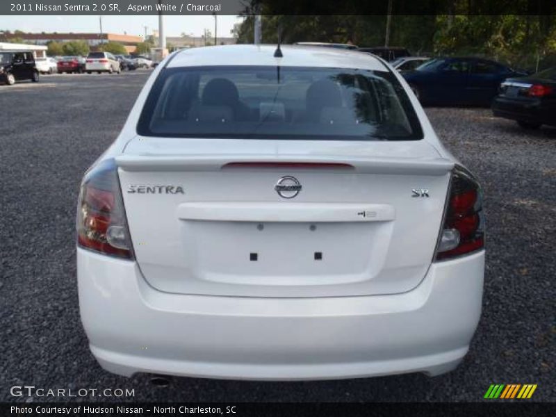 Aspen White / Charcoal 2011 Nissan Sentra 2.0 SR