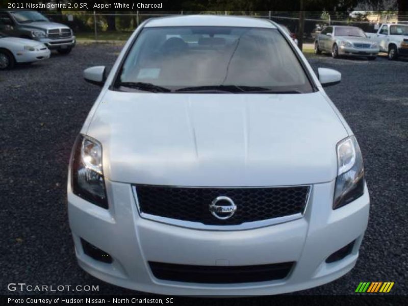 Aspen White / Charcoal 2011 Nissan Sentra 2.0 SR