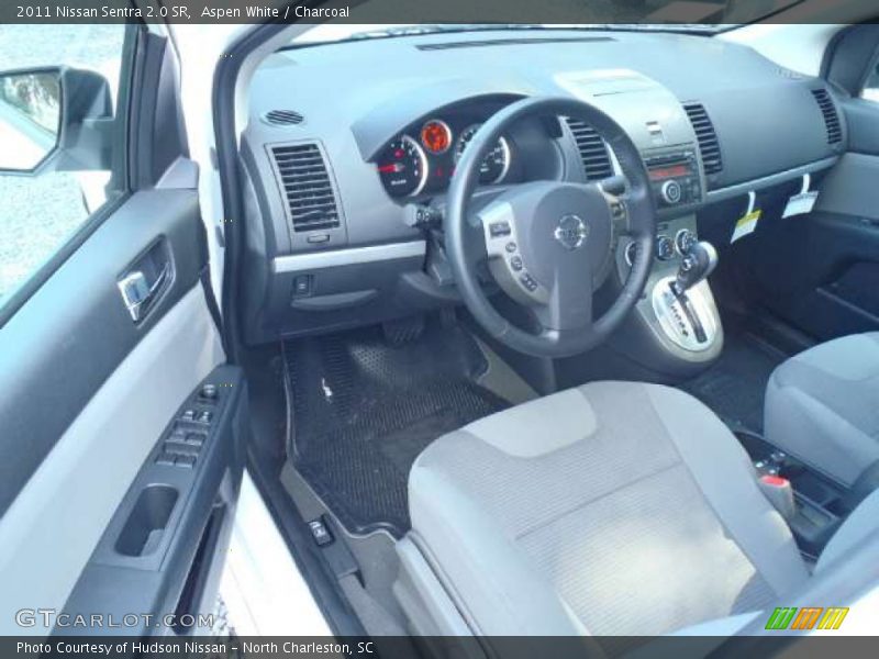 Aspen White / Charcoal 2011 Nissan Sentra 2.0 SR