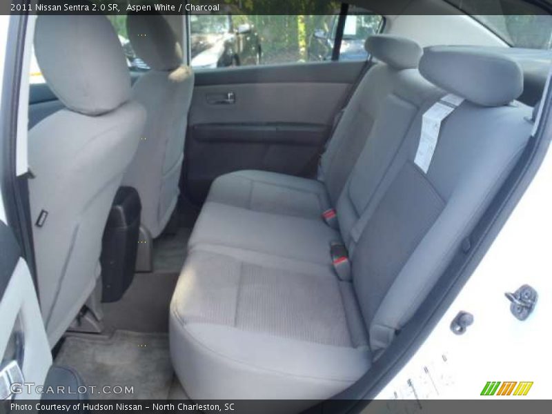Aspen White / Charcoal 2011 Nissan Sentra 2.0 SR