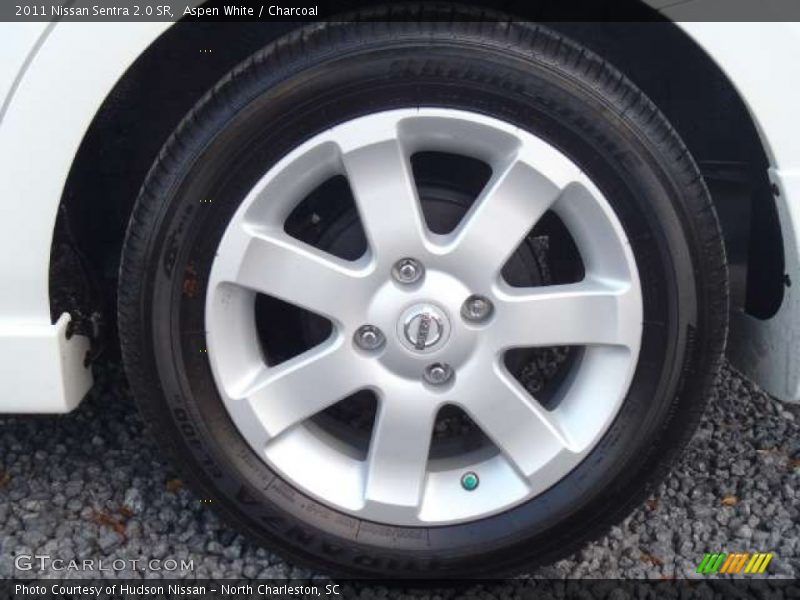 Aspen White / Charcoal 2011 Nissan Sentra 2.0 SR