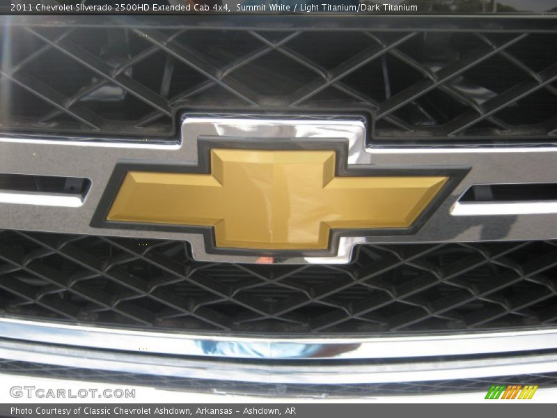 Summit White / Light Titanium/Dark Titanium 2011 Chevrolet Silverado 2500HD Extended Cab 4x4