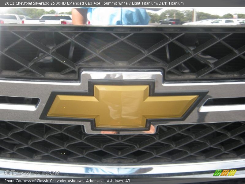 Summit White / Light Titanium/Dark Titanium 2011 Chevrolet Silverado 2500HD Extended Cab 4x4