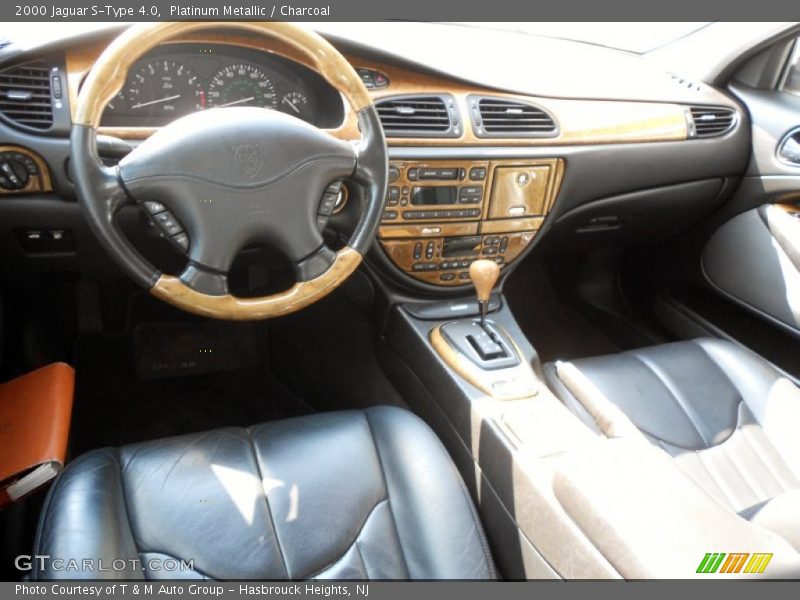 Dashboard of 2000 S-Type 4.0