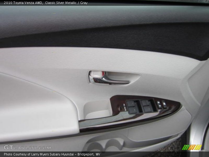 Classic Silver Metallic / Gray 2010 Toyota Venza AWD