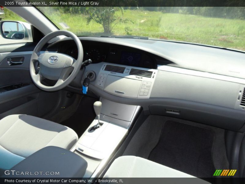 Silver Pine Mica / Light Gray 2005 Toyota Avalon XL