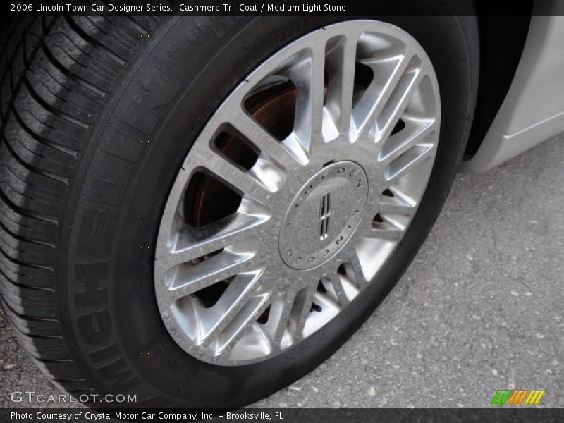  2006 Town Car Designer Series Wheel
