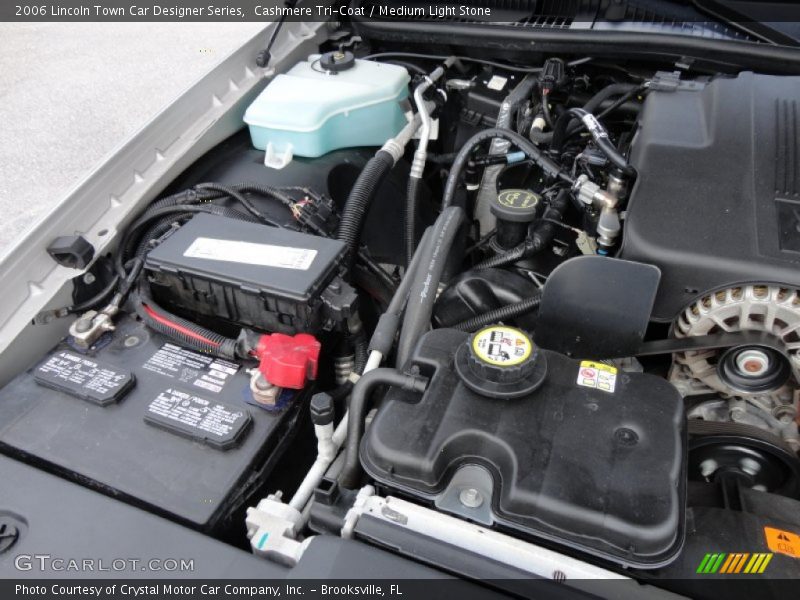  2006 Town Car Designer Series Engine - 4.6 Liter SOHC 16-Valve V8
