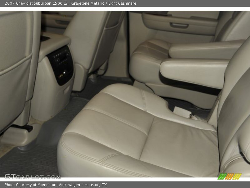 Graystone Metallic / Light Cashmere 2007 Chevrolet Suburban 1500 LS