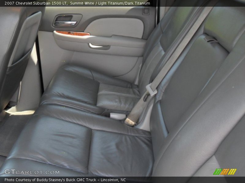 Summit White / Light Titanium/Dark Titanium 2007 Chevrolet Suburban 1500 LT