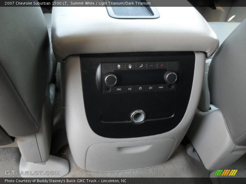 Summit White / Light Titanium/Dark Titanium 2007 Chevrolet Suburban 1500 LT