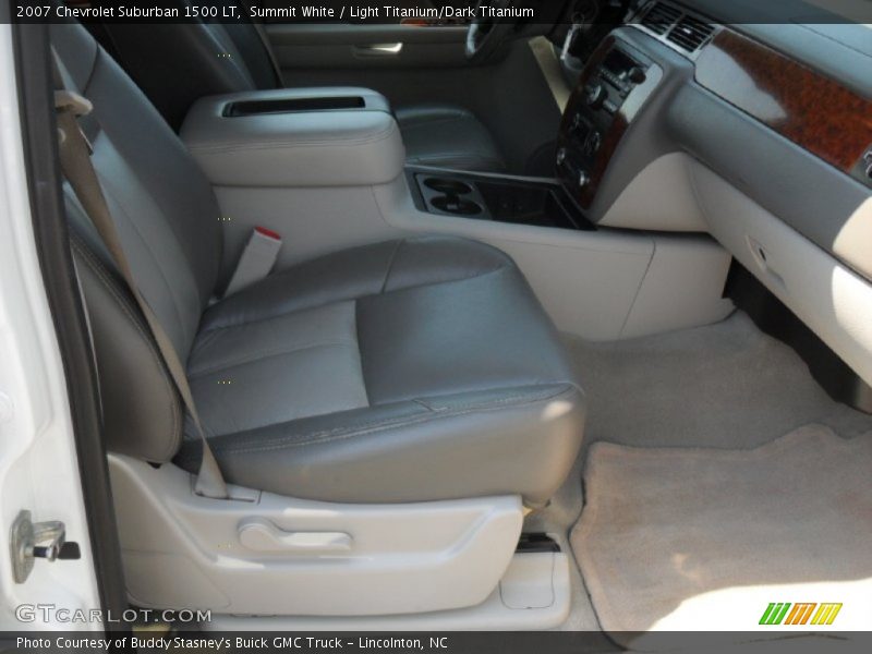 Summit White / Light Titanium/Dark Titanium 2007 Chevrolet Suburban 1500 LT