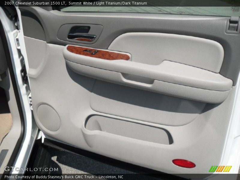 Summit White / Light Titanium/Dark Titanium 2007 Chevrolet Suburban 1500 LT