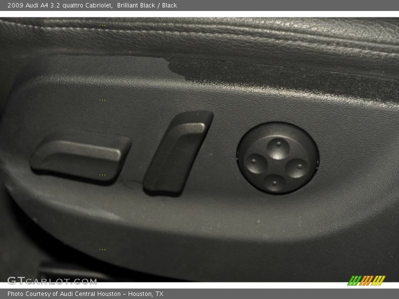 Controls of 2009 A4 3.2 quattro Cabriolet