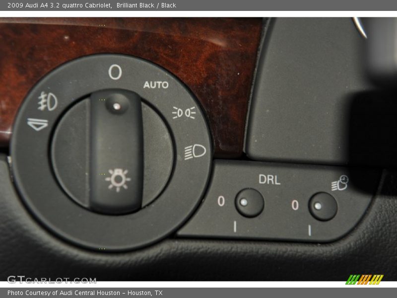 Controls of 2009 A4 3.2 quattro Cabriolet