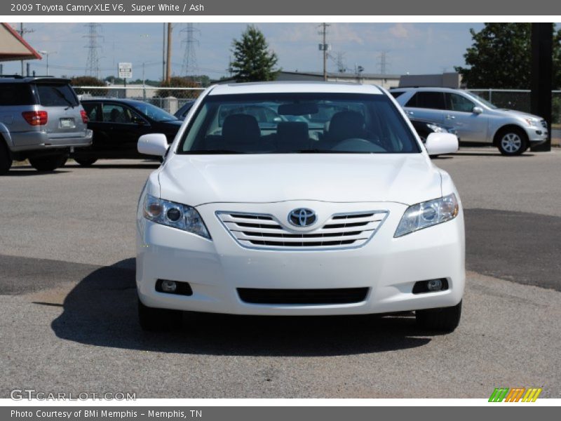 Super White / Ash 2009 Toyota Camry XLE V6