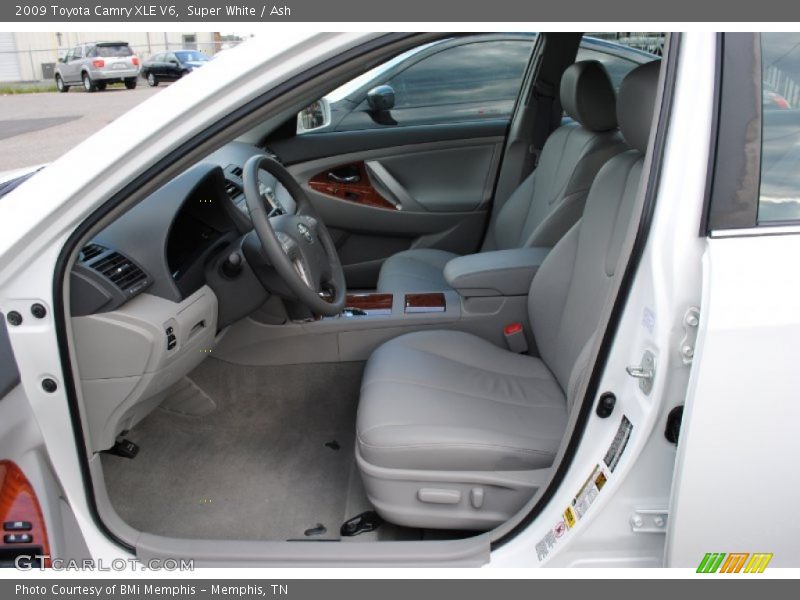 Super White / Ash 2009 Toyota Camry XLE V6