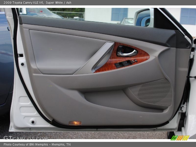 Super White / Ash 2009 Toyota Camry XLE V6