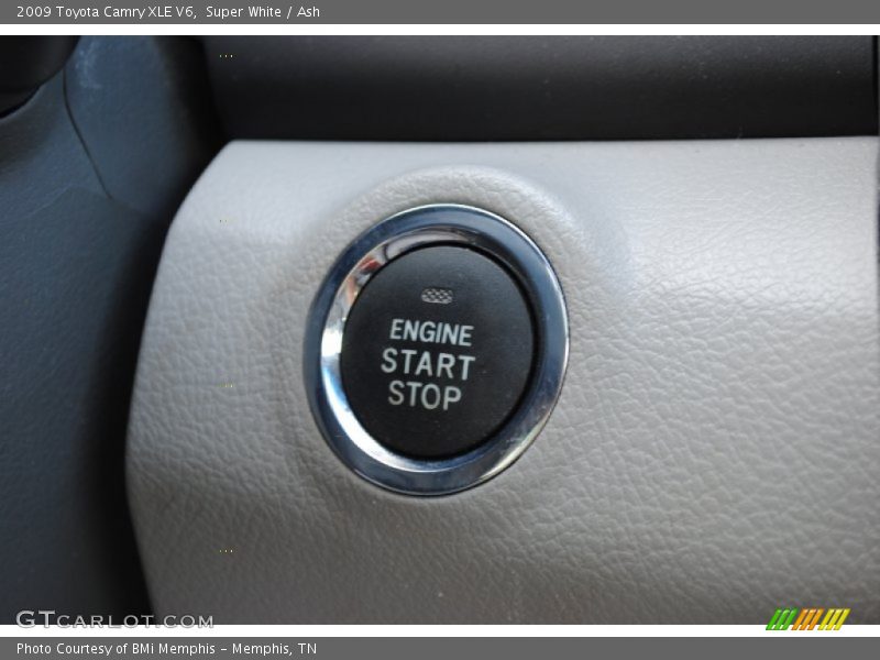 Super White / Ash 2009 Toyota Camry XLE V6