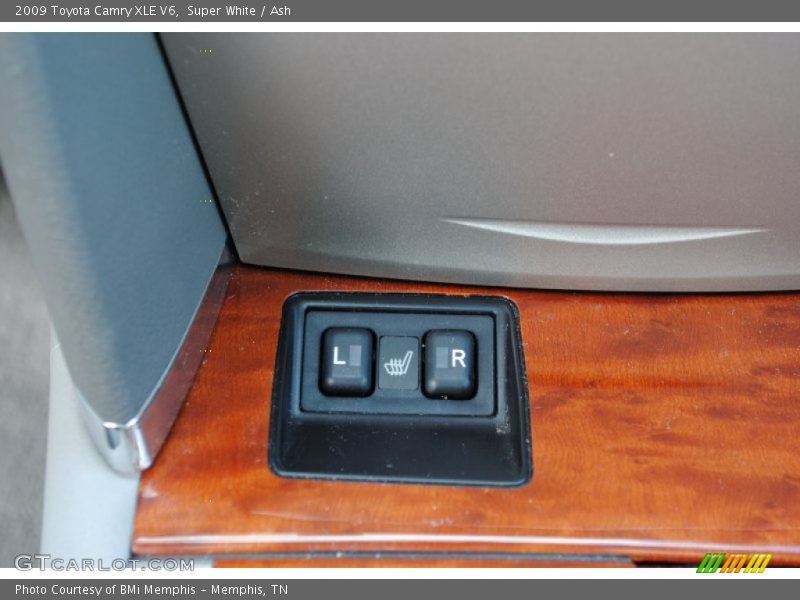 Super White / Ash 2009 Toyota Camry XLE V6