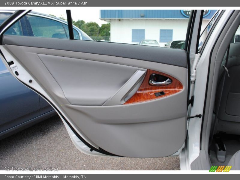 Super White / Ash 2009 Toyota Camry XLE V6