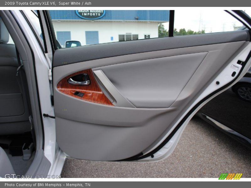 Super White / Ash 2009 Toyota Camry XLE V6