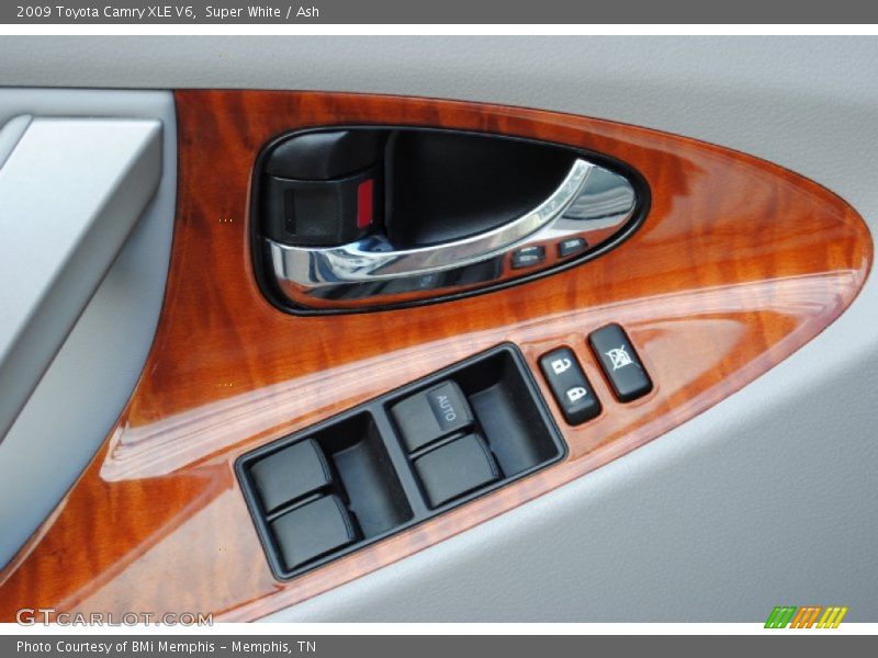 Super White / Ash 2009 Toyota Camry XLE V6