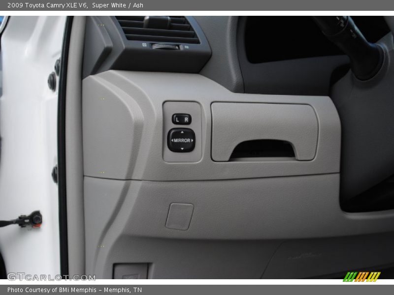 Super White / Ash 2009 Toyota Camry XLE V6