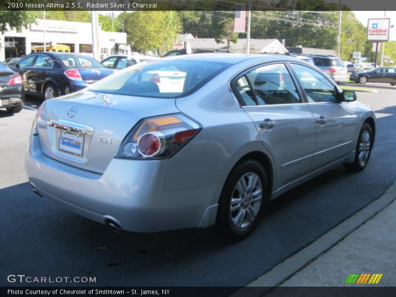 Radiant Silver / Charcoal 2010 Nissan Altima 2.5 S