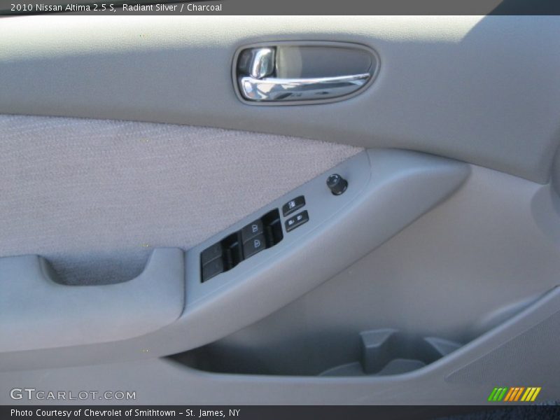 Radiant Silver / Charcoal 2010 Nissan Altima 2.5 S