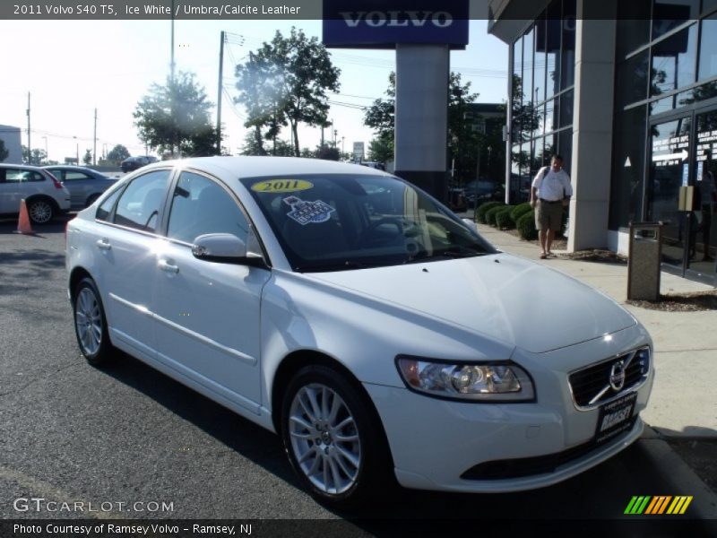 Ice White / Umbra/Calcite Leather 2011 Volvo S40 T5