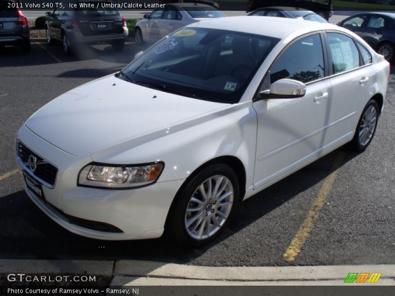 Ice White / Umbra/Calcite Leather 2011 Volvo S40 T5