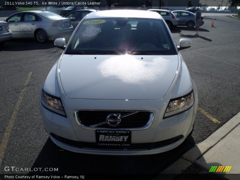 Ice White / Umbra/Calcite Leather 2011 Volvo S40 T5