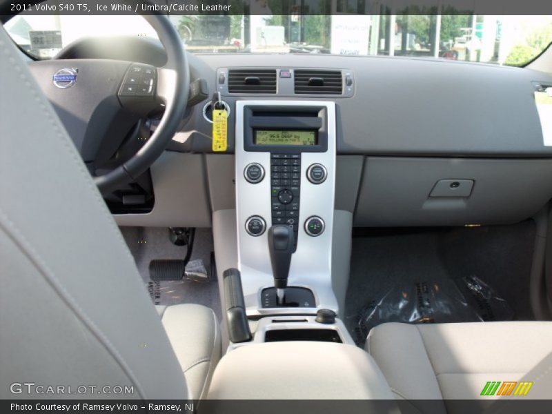 Ice White / Umbra/Calcite Leather 2011 Volvo S40 T5
