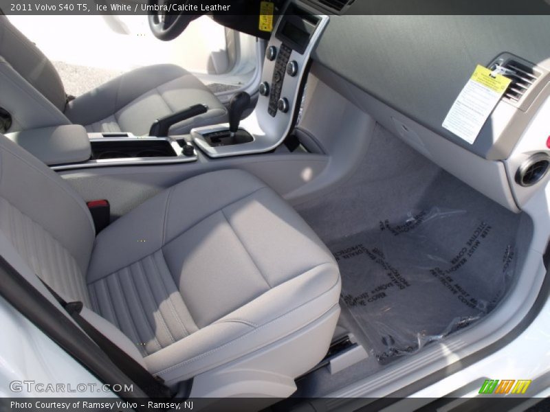 Ice White / Umbra/Calcite Leather 2011 Volvo S40 T5