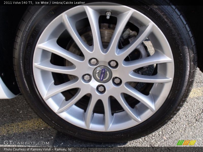 Ice White / Umbra/Calcite Leather 2011 Volvo S40 T5