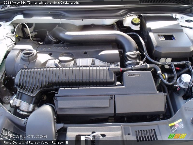 Ice White / Umbra/Calcite Leather 2011 Volvo S40 T5