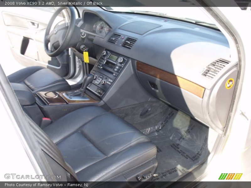 Dashboard of 2008 XC90 3.2 AWD